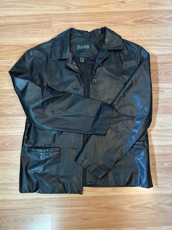 Danier Jackets & Blazers - Women's Vintage Danier Genuine Leather Jacket